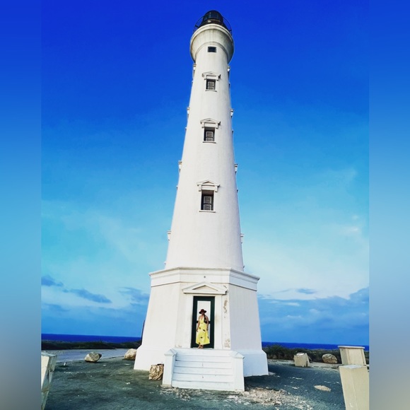 Welcome to my closet - Picture 5 of 5